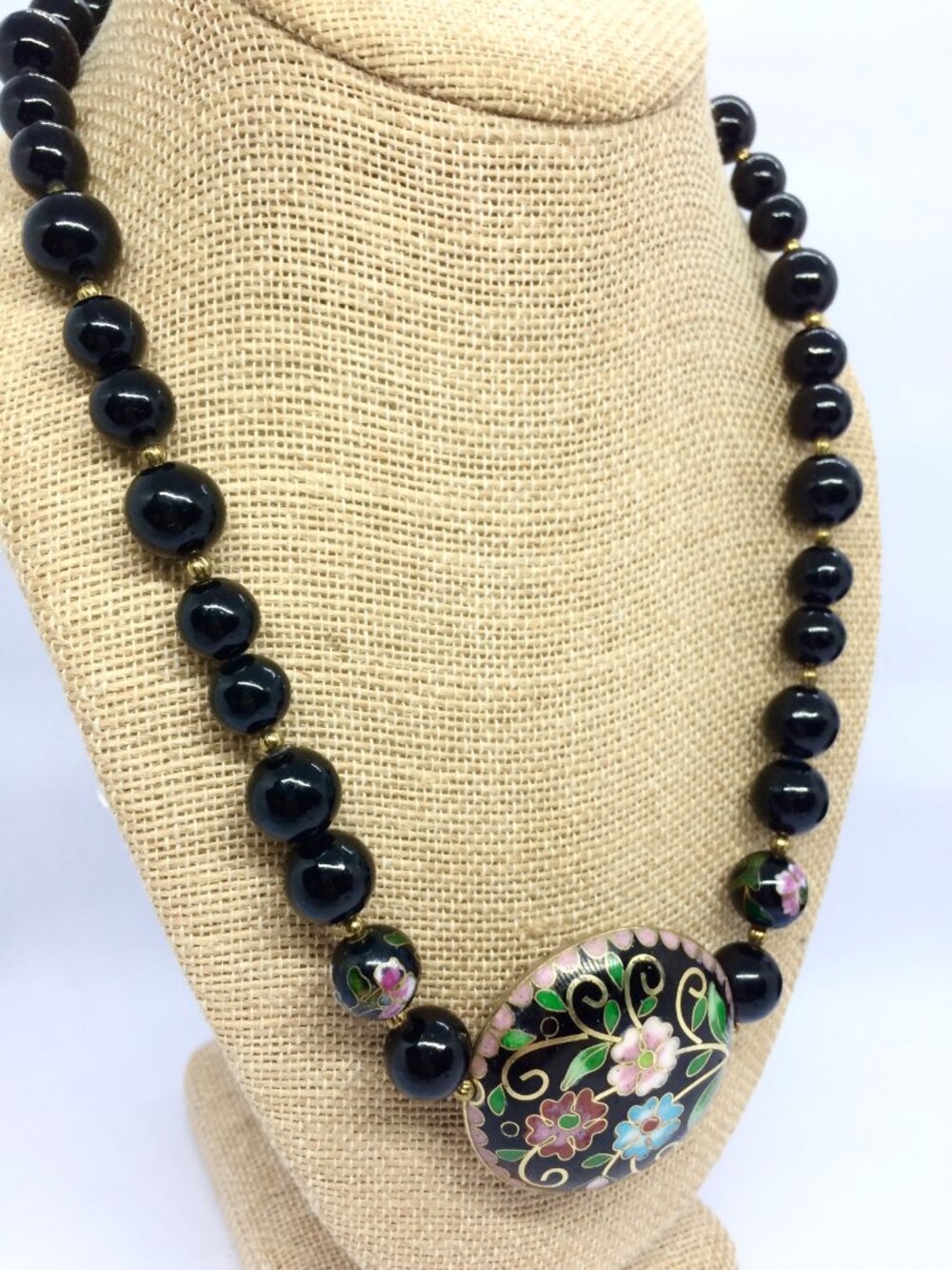 VINTAGE CLOISONNE NECKLACE Black Bead Floral Pendant Gold Tone Statement 22in - Picture 4 of 16